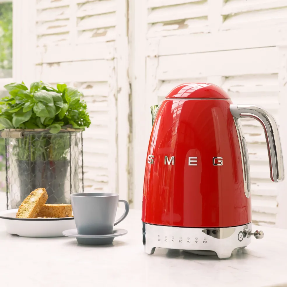 SMEG KLF04 Wasserkocher variable Temperatur 1,7L