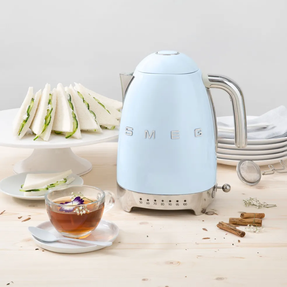 SMEG KLF04 Wasserkocher variable Temperatur 1,7L