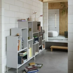 Stacked 2.0 Podium mit Rohrgestell 131x35cm