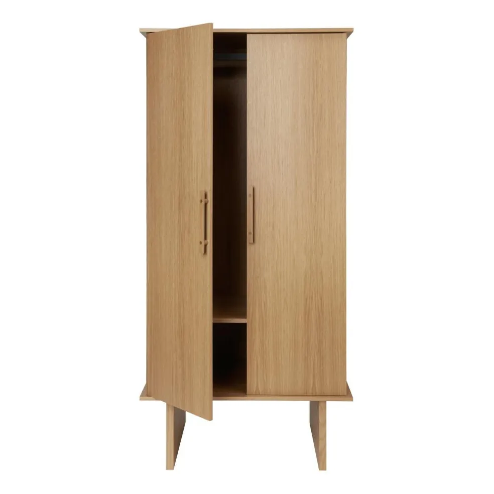 Stilt Kleiderschrank