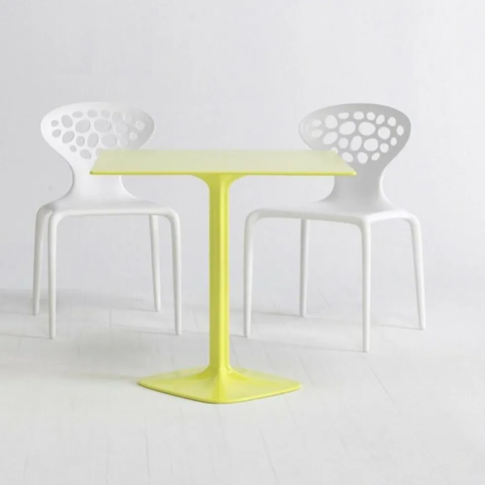 Supernatural Stuhl mit Löchern