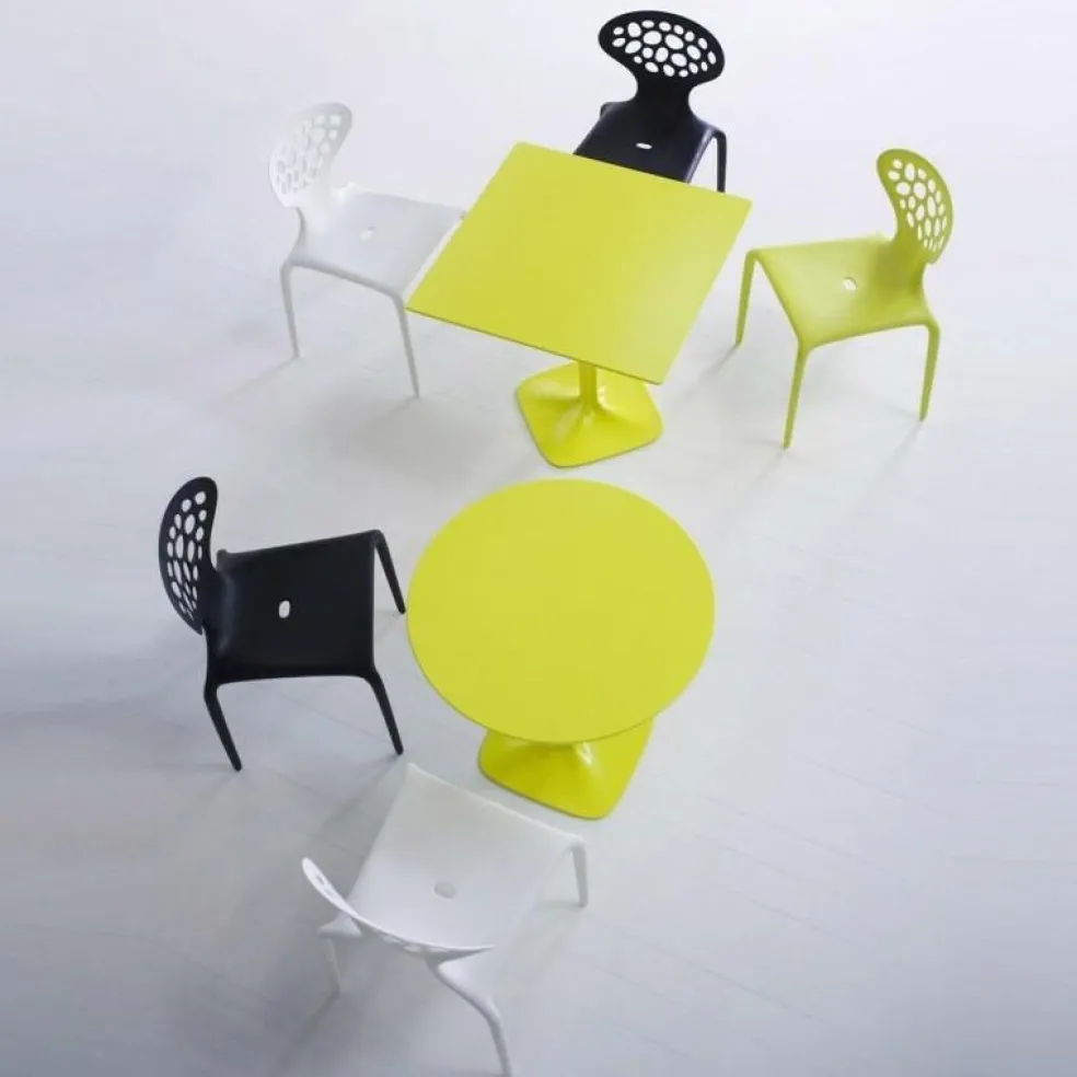 Supernatural Stuhl mit Löchern