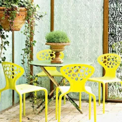 Supernatural Stuhl mit Löchern