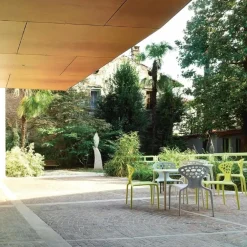 Supernatural Stuhl mit Löchern