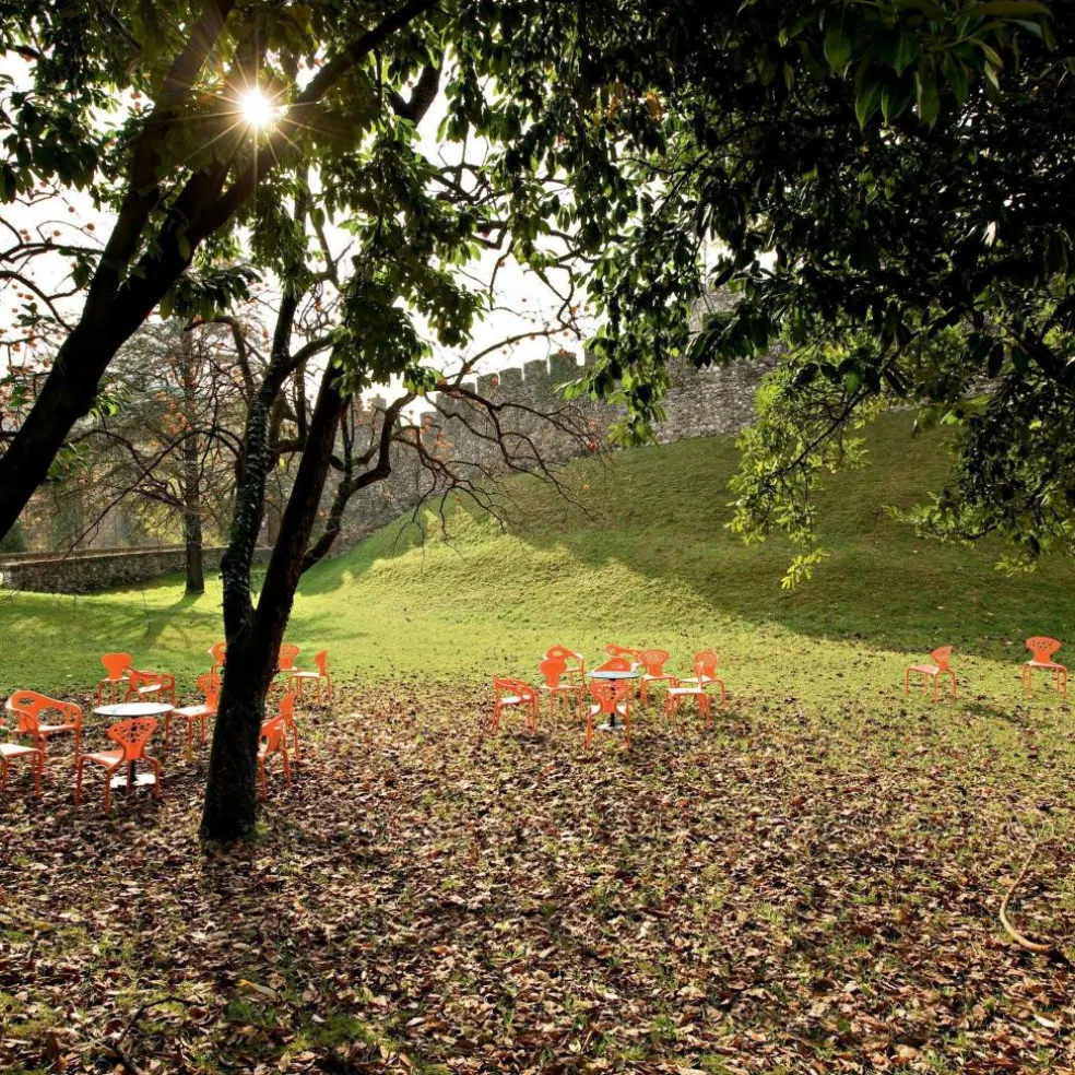 Supernatural Stuhl mit Löchern