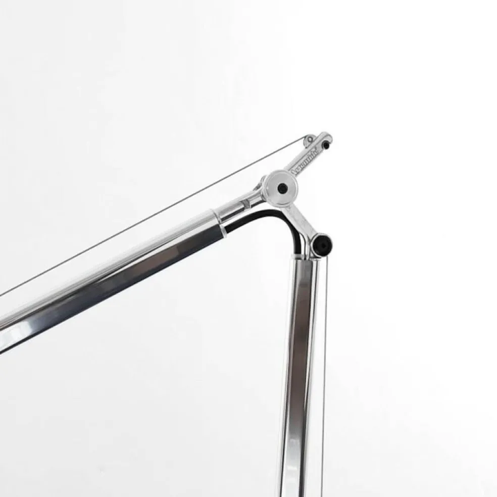 Tolomeo Tavolo Pure Integralis LED Schreibtischleuchte mit Tischklemme
