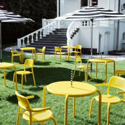 Toní Bistrotisch + Gartenarmlehnstuhl