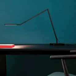 Untitled Linear LED Schreibtischleuchte mit Fuß