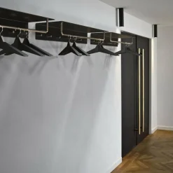 Unu Wandgarderobe mit 4 Haken & Stange