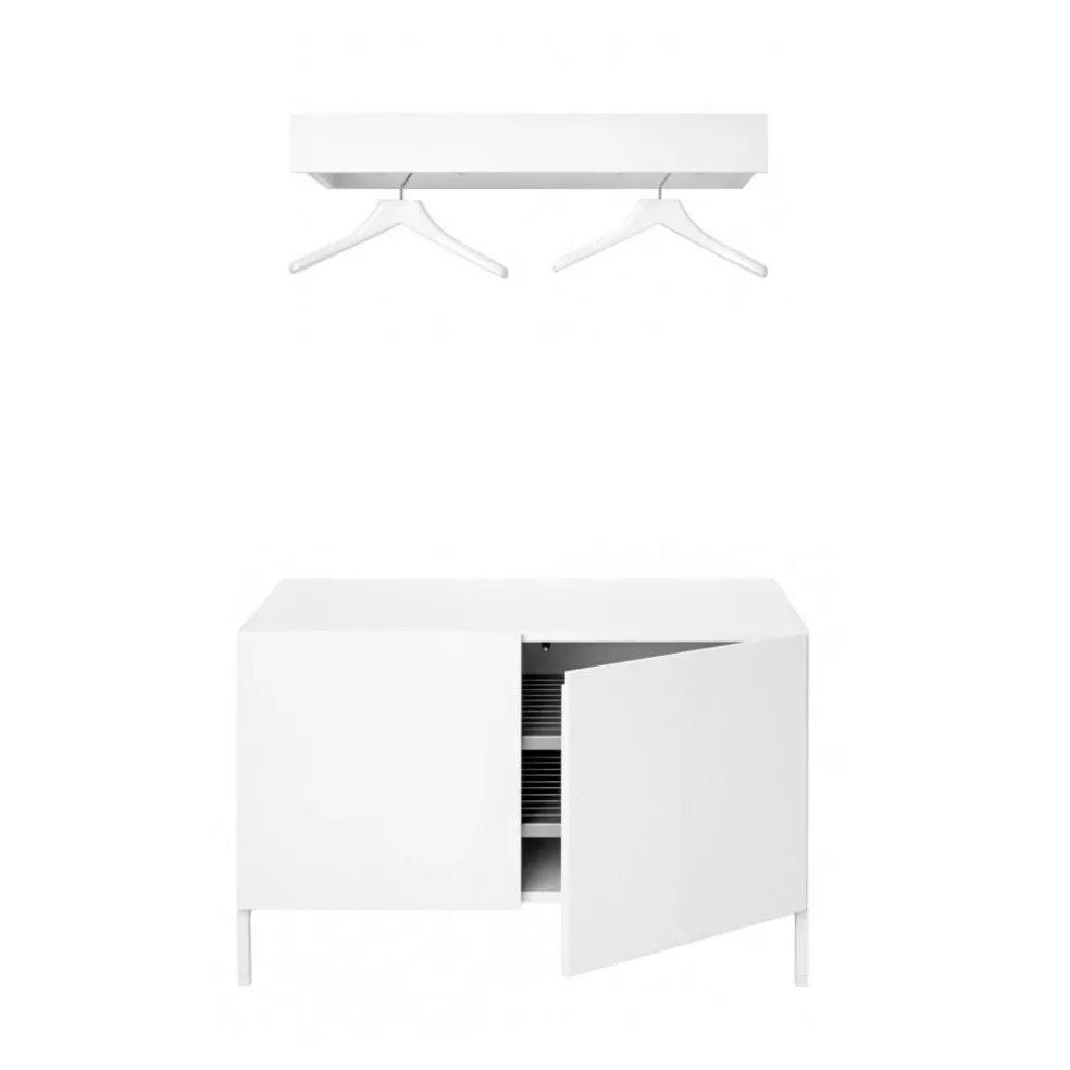 Urban Minimalist Garderobe